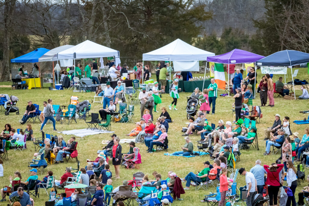 People enjoying the County Sumner Irish Festival